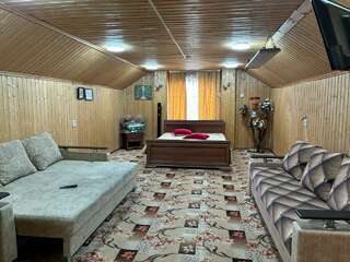 Гостиница Татьянин день Кущевская Cемейный номер с собственной ванной комнатой-2